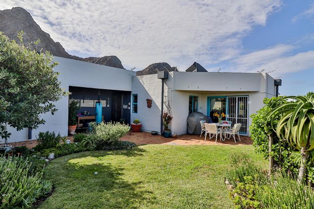 4 Bedroom Property for Sale in Rooi Els Western Cape